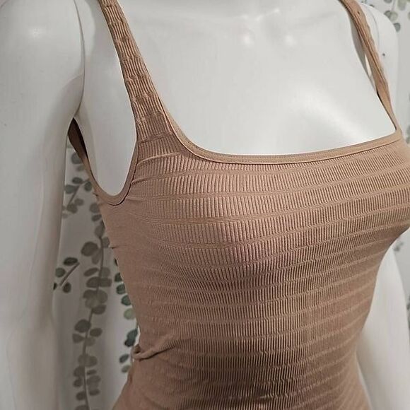 FREE PEOPLE  SQUARE ONE SEAMLESS CAMISOLE IN NUDE SZ M/L - Picture 7 of 9